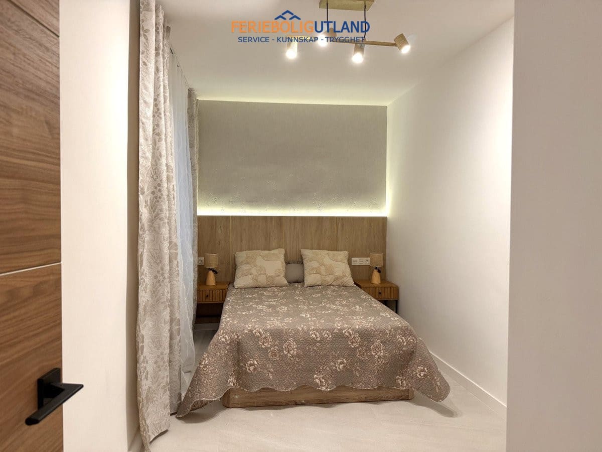 Apartamento de 4 habitaciones en Torrevieja en venta - 285.000 € (Ref: 10042015)