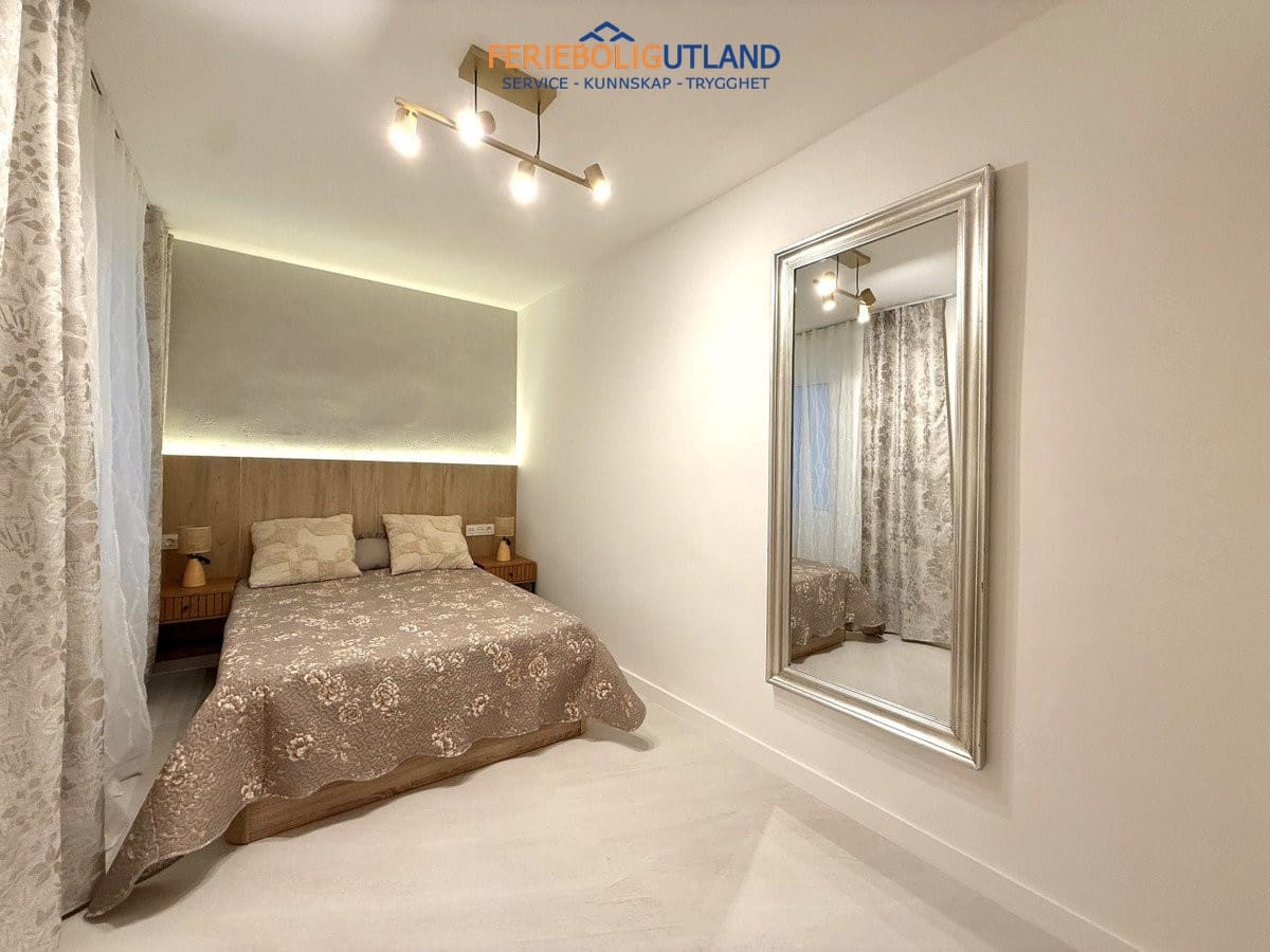 Apartamento de 4 habitaciones en Torrevieja en venta - 285.000 € (Ref: 10042015)