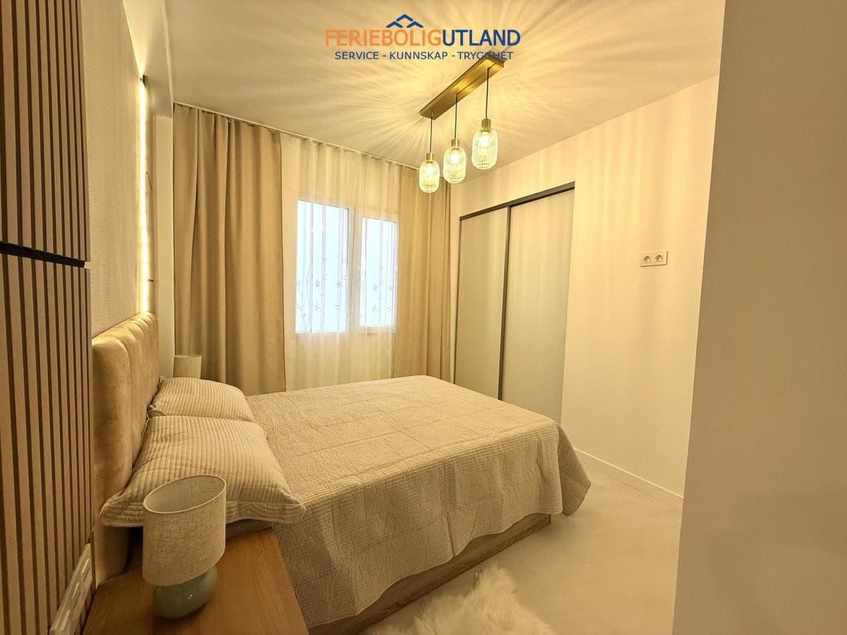 Apartamento de 4 habitaciones en Torrevieja en venta - 285.000 € (Ref: 10042015)