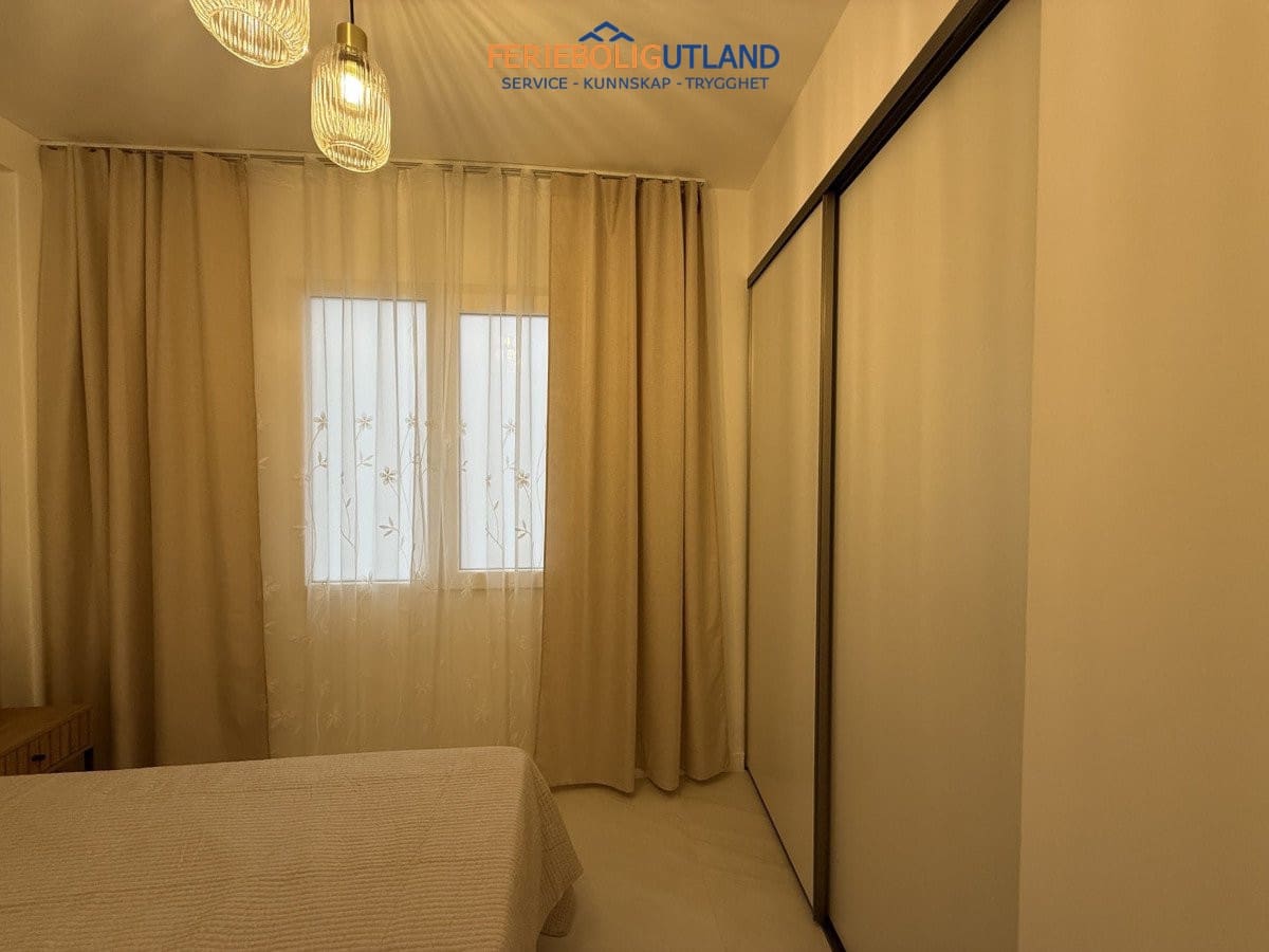 Apartamento de 4 habitaciones en Torrevieja en venta - 285.000 € (Ref: 10042015)