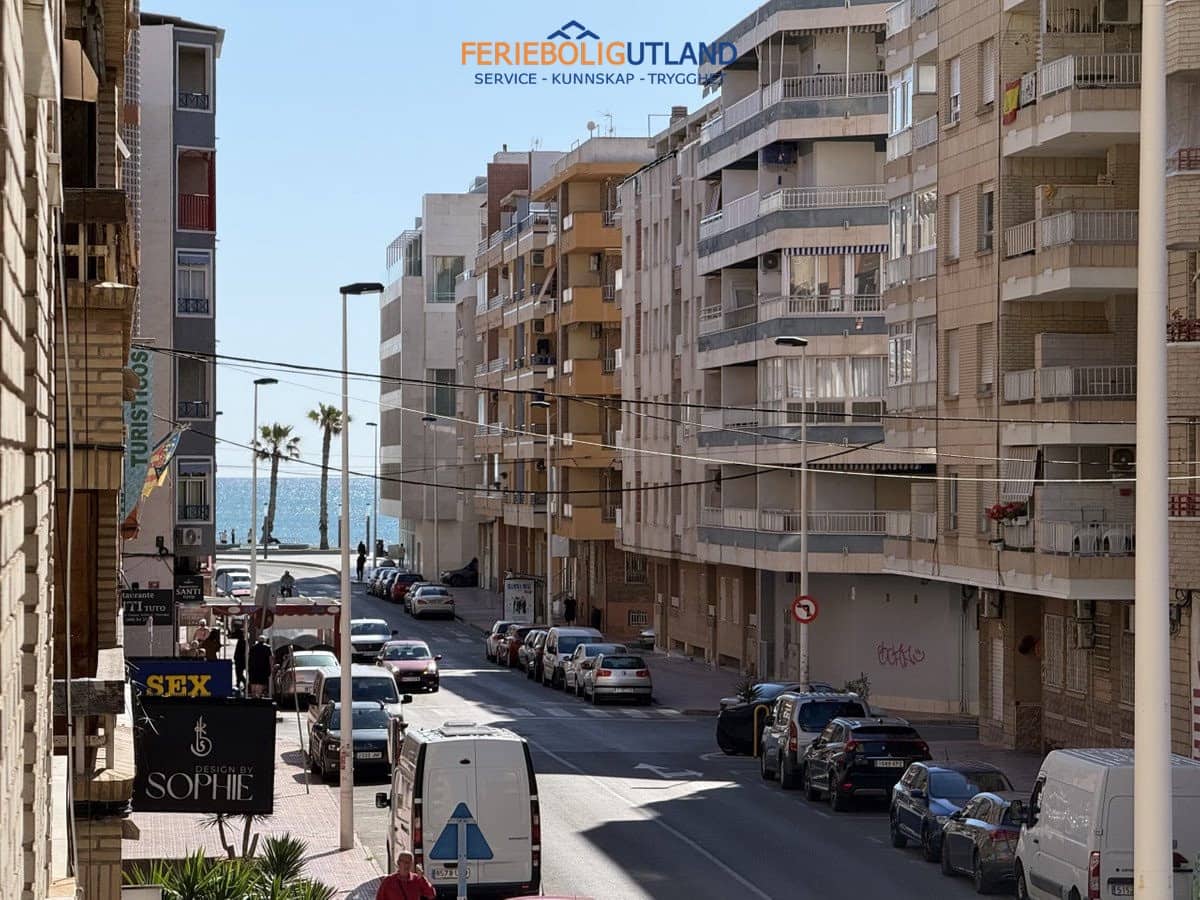 Apartamento de 4 habitaciones en Torrevieja en venta - 285.000 € (Ref: 10042015)