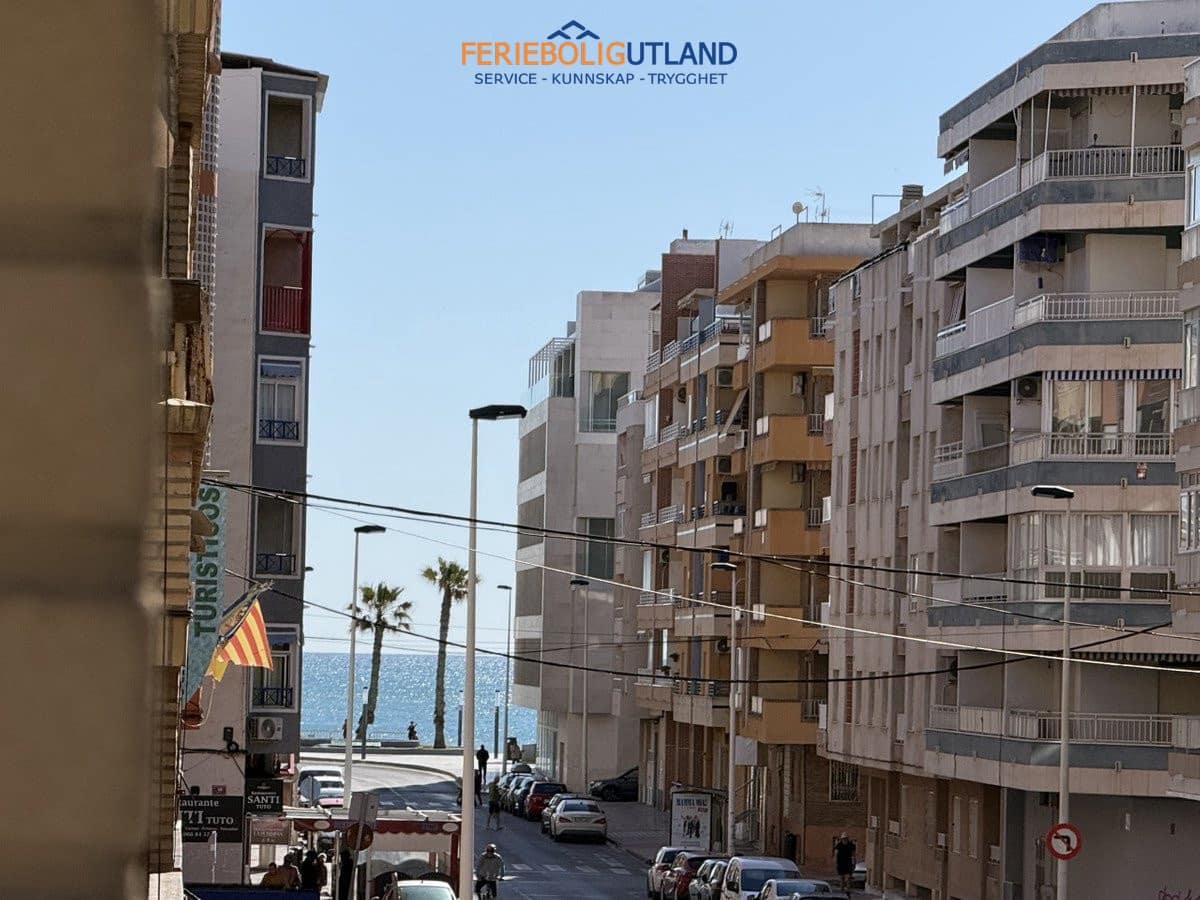 Apartamento de 4 habitaciones en Torrevieja en venta - 285.000 € (Ref: 10042015)