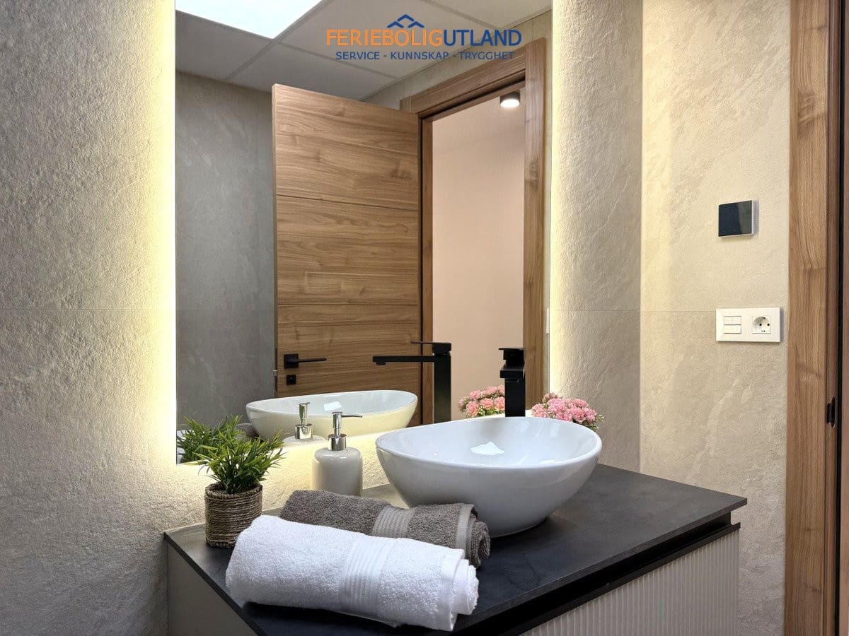 Apartamento de 4 habitaciones en Torrevieja en venta - 285.000 € (Ref: 10042015)