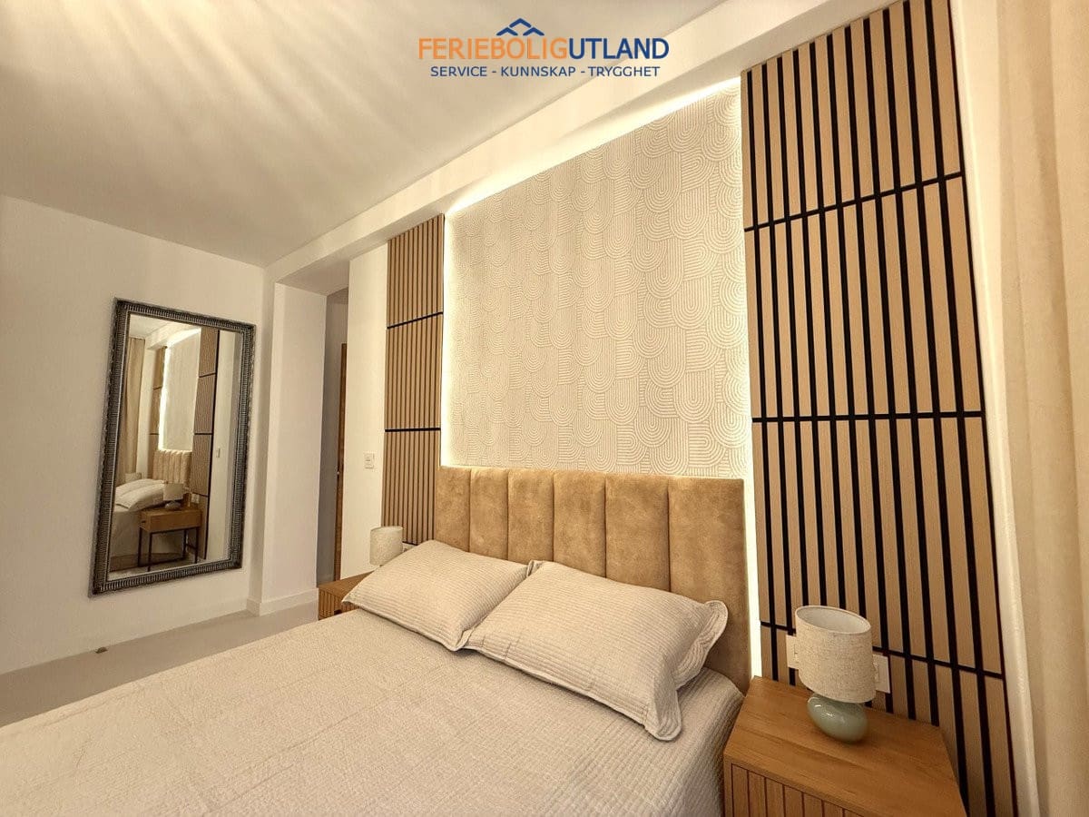 Apartamento de 4 habitaciones en Torrevieja en venta - 285.000 € (Ref: 10042015)