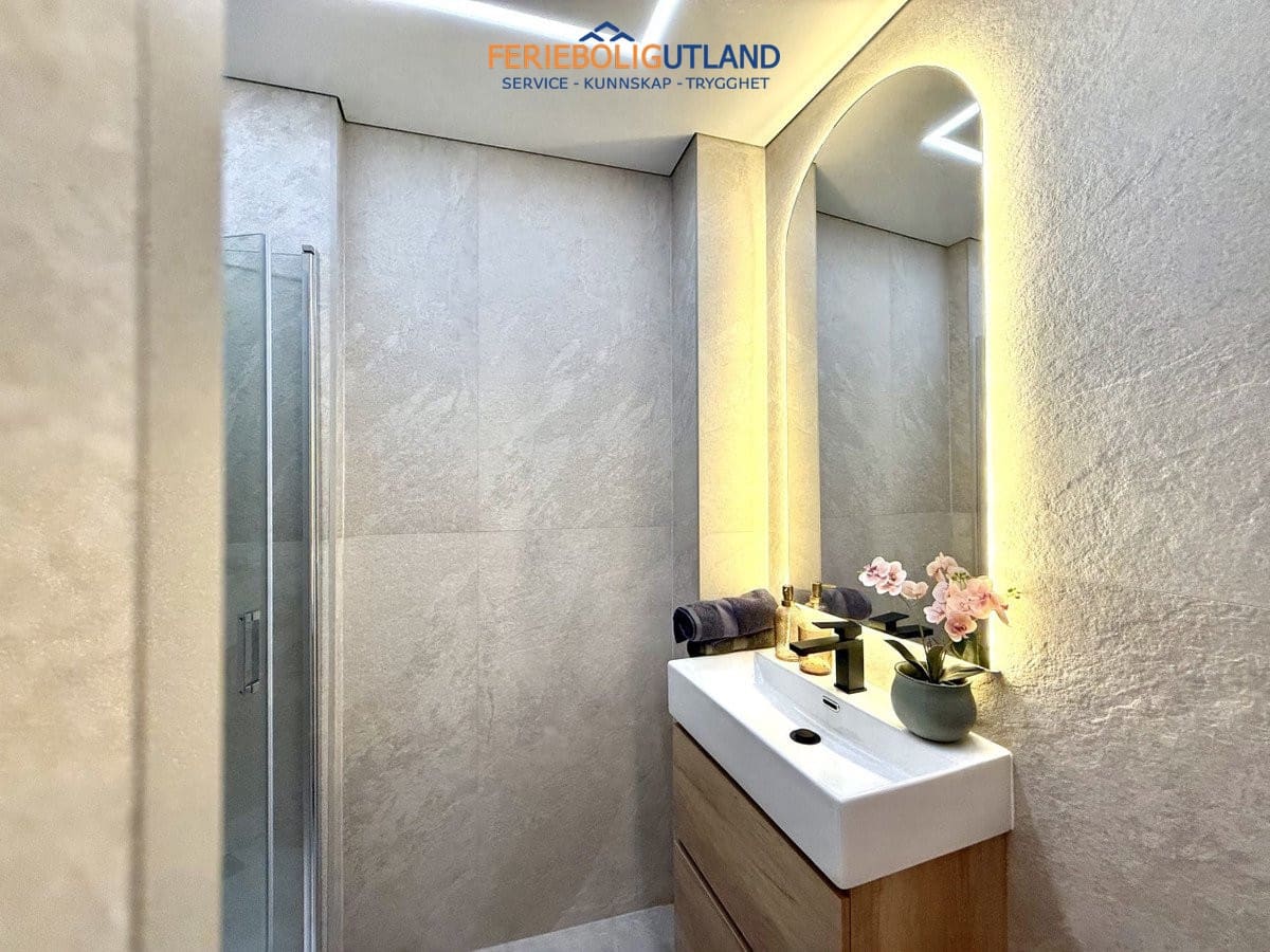 Apartamento de 4 habitaciones en Torrevieja en venta - 285.000 € (Ref: 10042015)