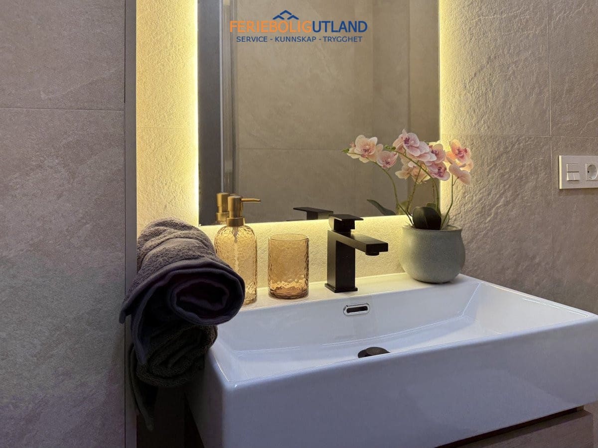 Apartamento de 4 habitaciones en Torrevieja en venta - 285.000 € (Ref: 10042015)