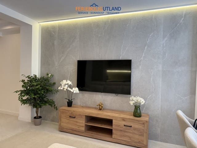 Apartamento de 4 habitaciones en Playa del Cura, Torrevieja en venta - 285.000 € (Ref: 10042015)