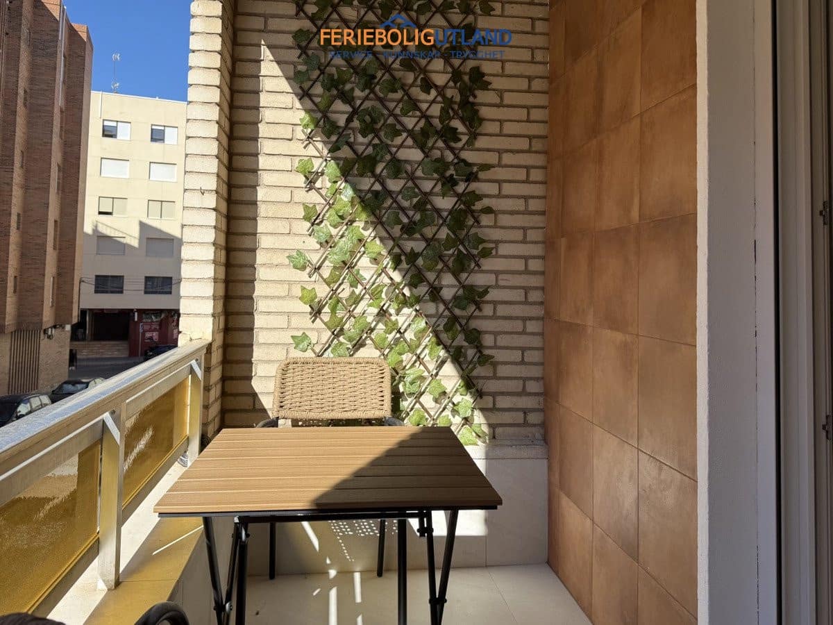 Apartamento de 4 habitaciones en Torrevieja en venta - 285.000 € (Ref: 10042015)