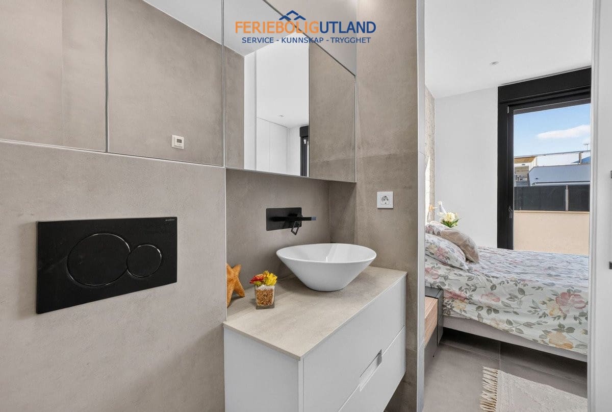 Apartamento de 3 habitaciones en San Pedro del Pinatar en venta con piscina garaje - 375.000 € (Ref: 10042016)