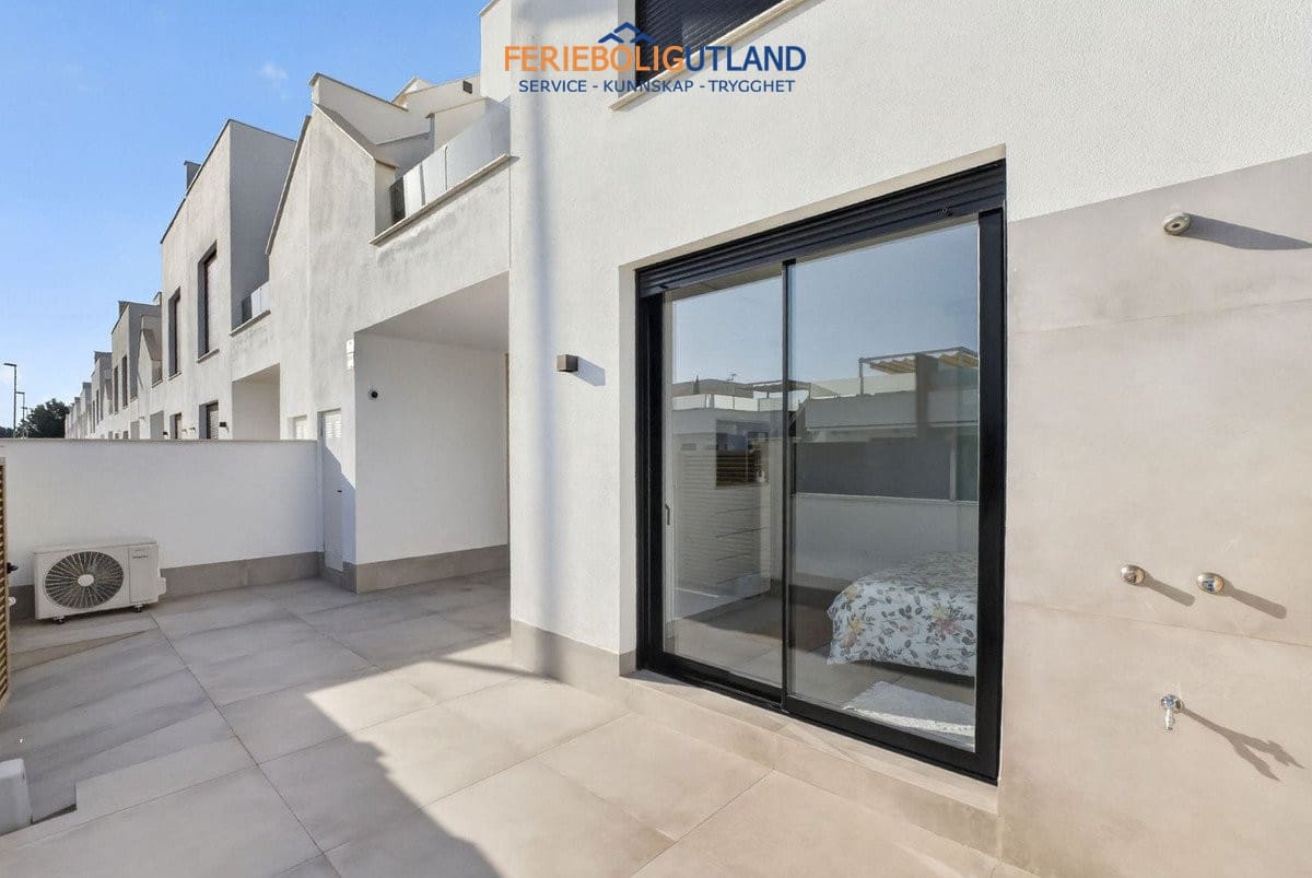Apartamento de 3 habitaciones en San Pedro del Pinatar en venta con piscina garaje - 375.000 € (Ref: 10042016)