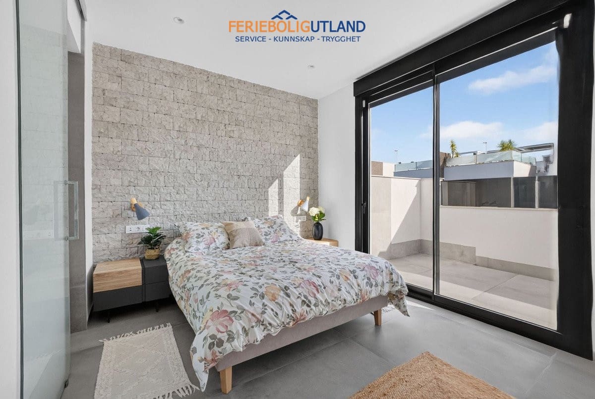 Apartamento de 3 habitaciones en San Pedro del Pinatar en venta con piscina garaje - 375.000 € (Ref: 10042016)