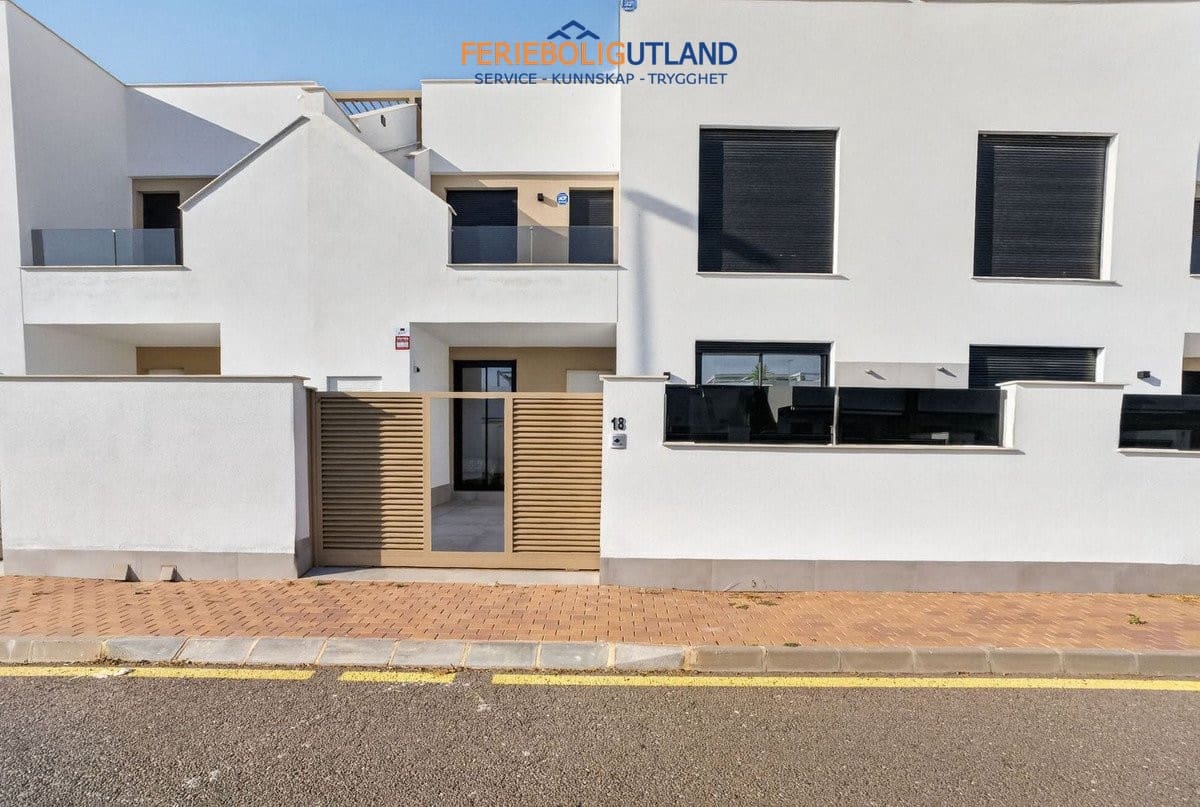 Apartamento de 3 habitaciones en San Pedro del Pinatar en venta con piscina garaje - 375.000 € (Ref: 10042016)