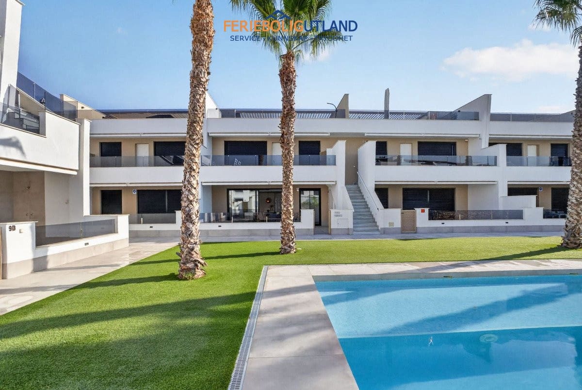 Apartamento de 3 habitaciones en San Pedro del Pinatar en venta con piscina garaje - 375.000 € (Ref: 10042016)