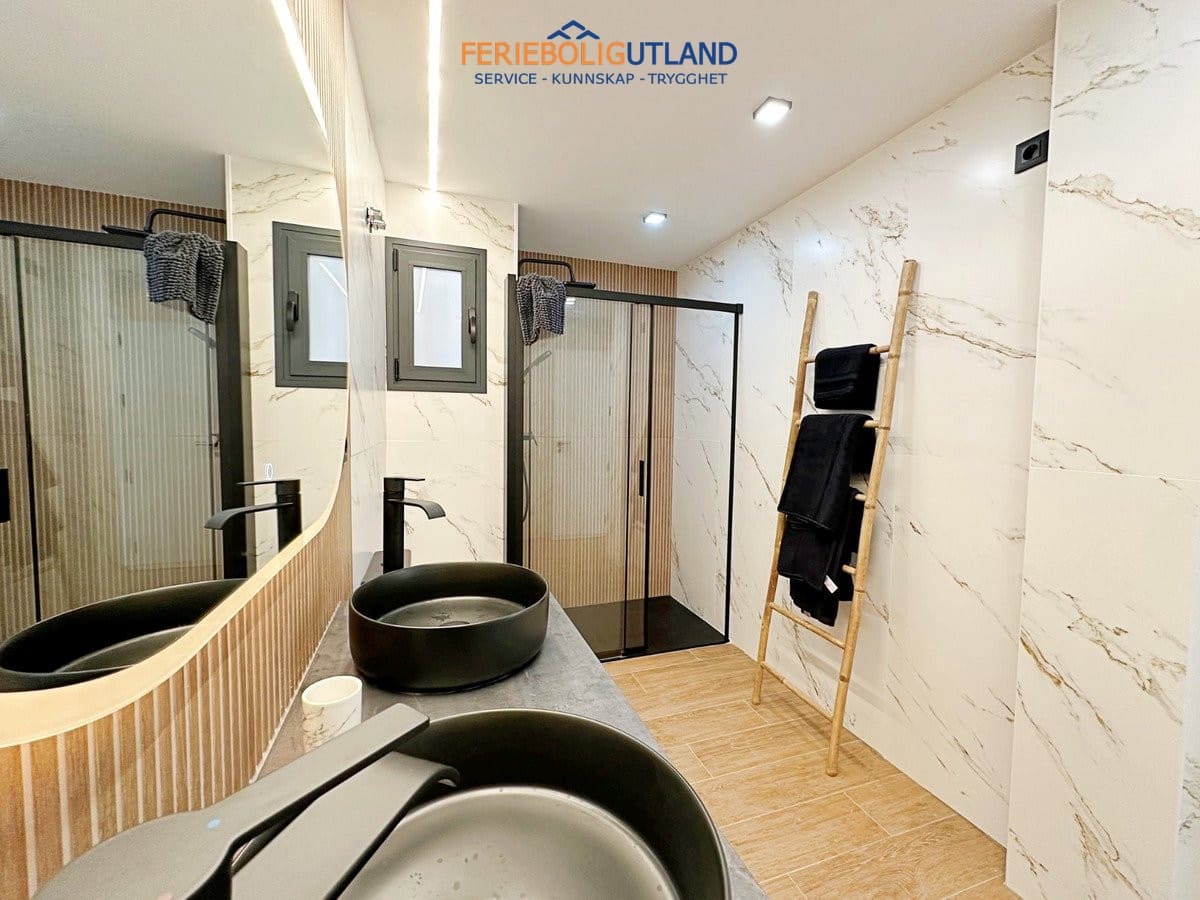 3 soverom Hus til salgs i Torrevieja med svømmebasseng - € 539 000 (Ref: 10042018)