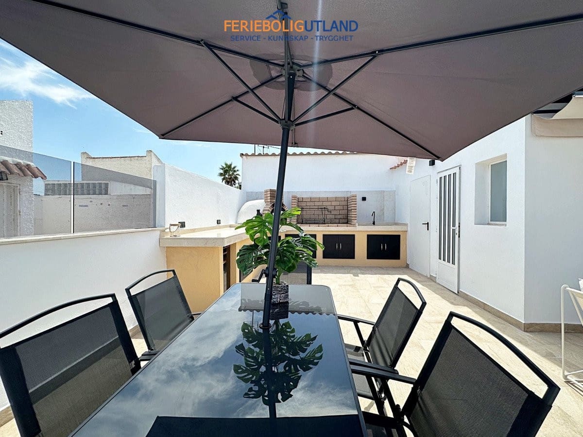 3 soverom Hus til salgs i Torrevieja med svømmebasseng - € 539 000 (Ref: 10042018)