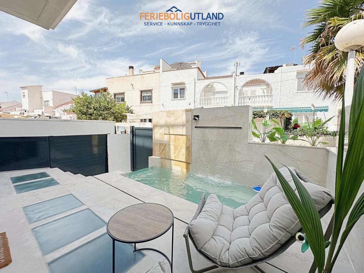 3 soverom Hus til salgs i Torrevieja med svømmebasseng - € 539 000 (Ref: 10042018)