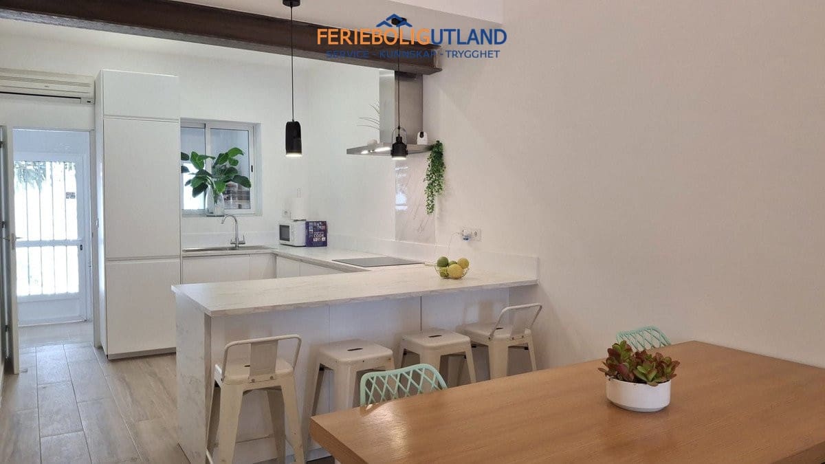 3 makuuhuone Omakotitalo myytävänä paikassa Playa Flamenca mukana 
autotalli - 204 000 € (Ref: 10042020)