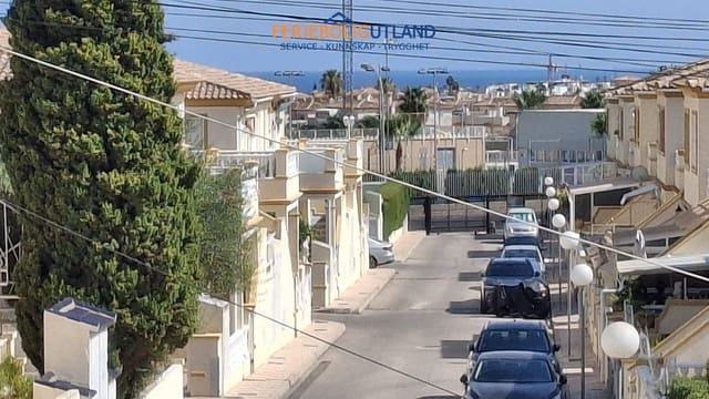 3 makuuhuone Omakotitalo myytävänä paikassa Playa Flamenca, Orihuela mukana 
autotalli - 204 000 € (Ref: 10042020)