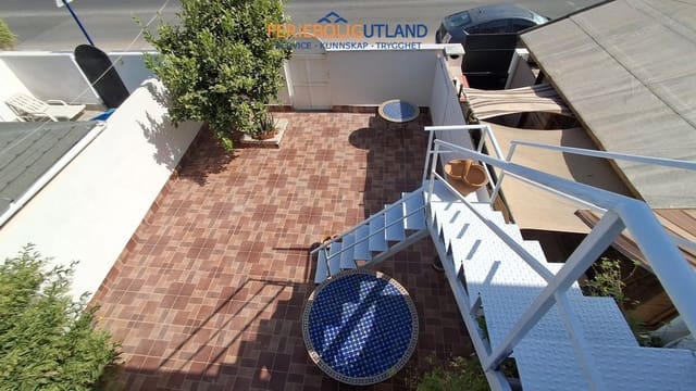 3 makuuhuone Omakotitalo myytävänä paikassa Playa Flamenca, Orihuela mukana 
autotalli - 204 000 € (Ref: 10042020)