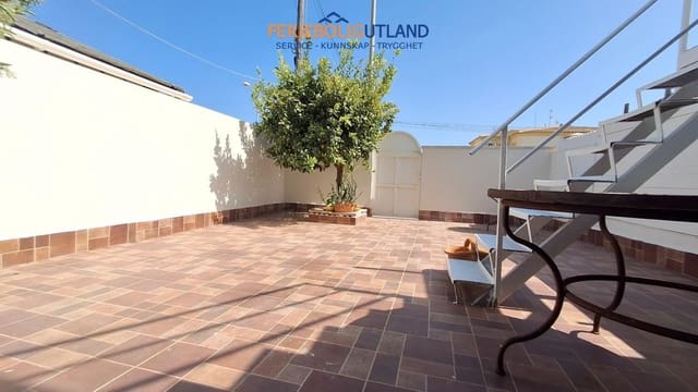 3 makuuhuone Omakotitalo myytävänä paikassa Playa Flamenca, Orihuela mukana 
autotalli - 204 000 € (Ref: 10042020)