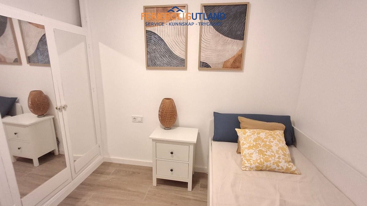 3 makuuhuone Omakotitalo myytävänä paikassa Playa Flamenca mukana 
autotalli - 204 000 € (Ref: 10042020)