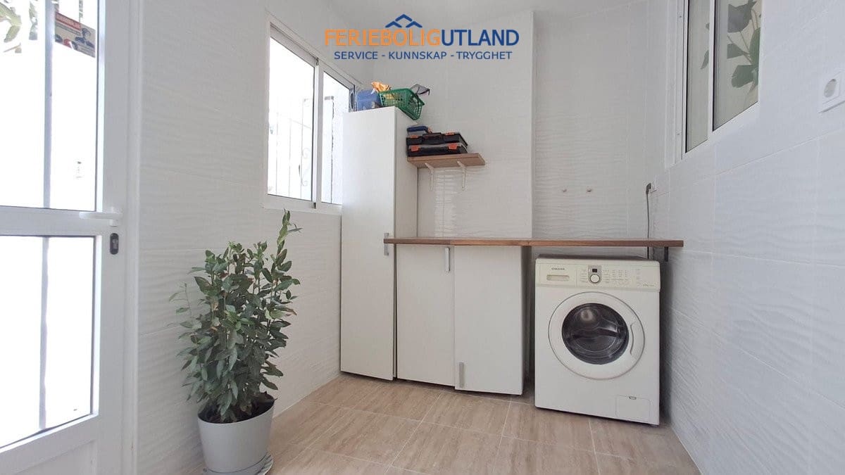 3 makuuhuone Omakotitalo myytävänä paikassa Playa Flamenca mukana 
autotalli - 204 000 € (Ref: 10042020)