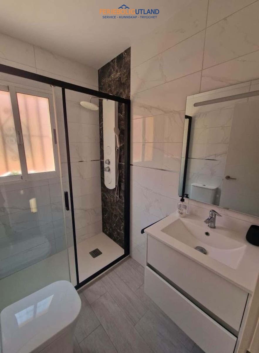 2 bedroom Townhouse for sale in Torrevieja with pool - € 130,000 (Ref: 10042024)