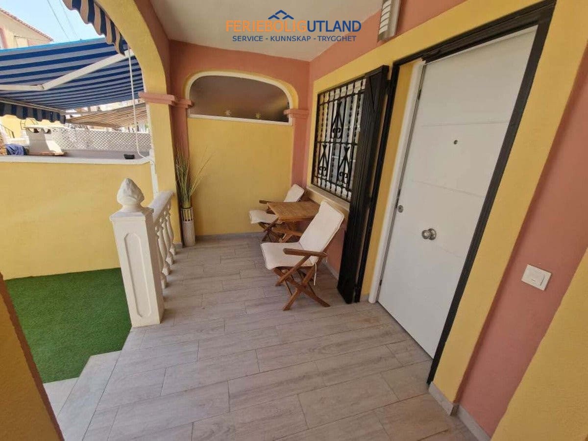 2 bedroom Townhouse for sale in Torrevieja with pool - € 130,000 (Ref: 10042024)