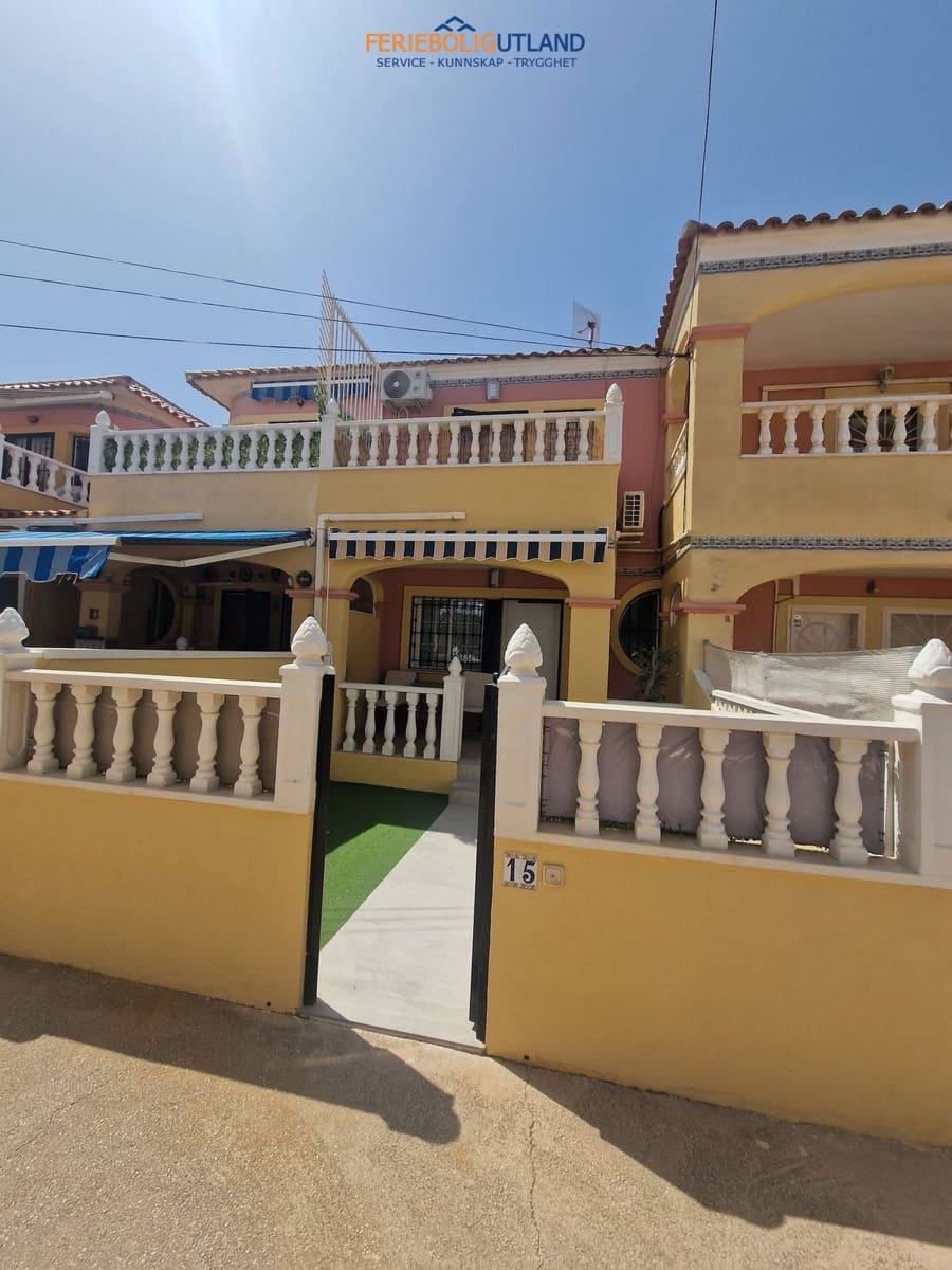 2 bedroom Townhouse for sale in Torrevieja with pool - € 130,000 (Ref: 10042024)