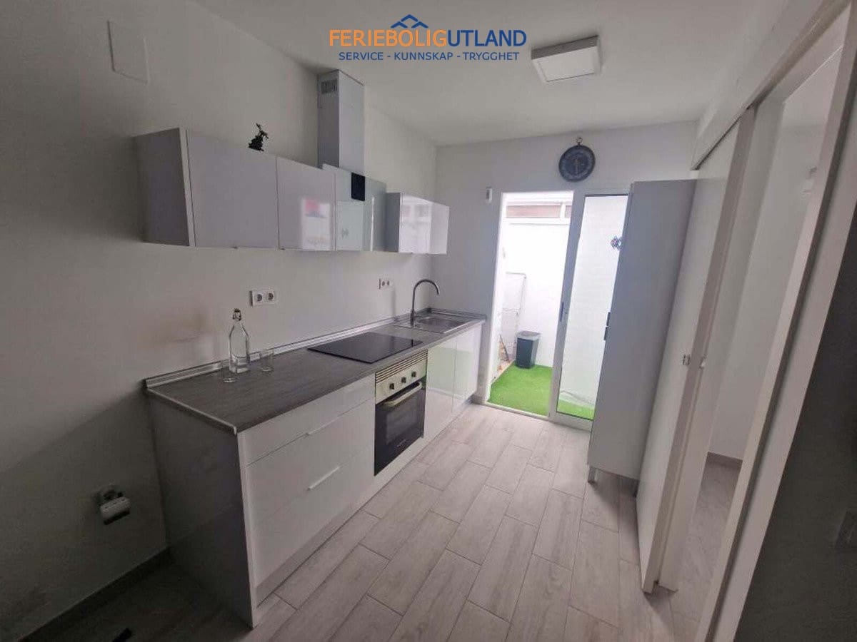 2 bedroom Townhouse for sale in Torrevieja with pool - € 130,000 (Ref: 10042024)