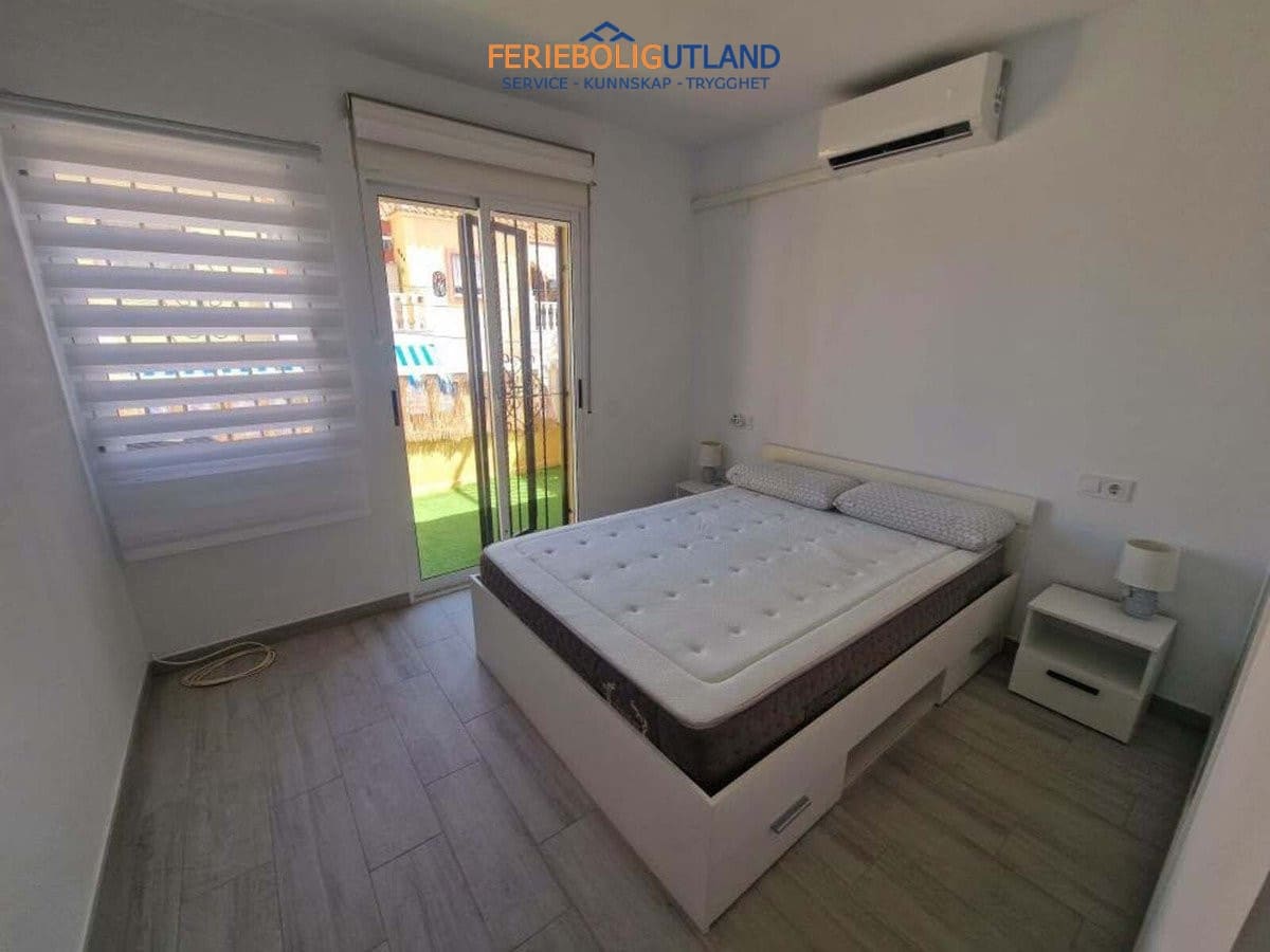 2 bedroom Townhouse for sale in Torrevieja with pool - € 130,000 (Ref: 10042024)