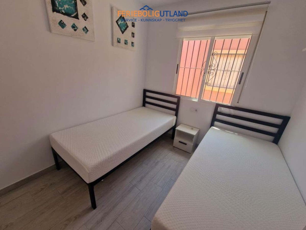 2 bedroom Townhouse for sale in Torrevieja with pool - € 130,000 (Ref: 10042024)