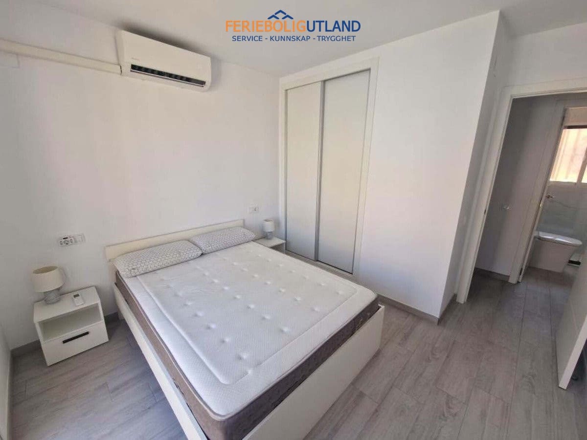 2 bedroom Townhouse for sale in Torrevieja with pool - € 130,000 (Ref: 10042024)