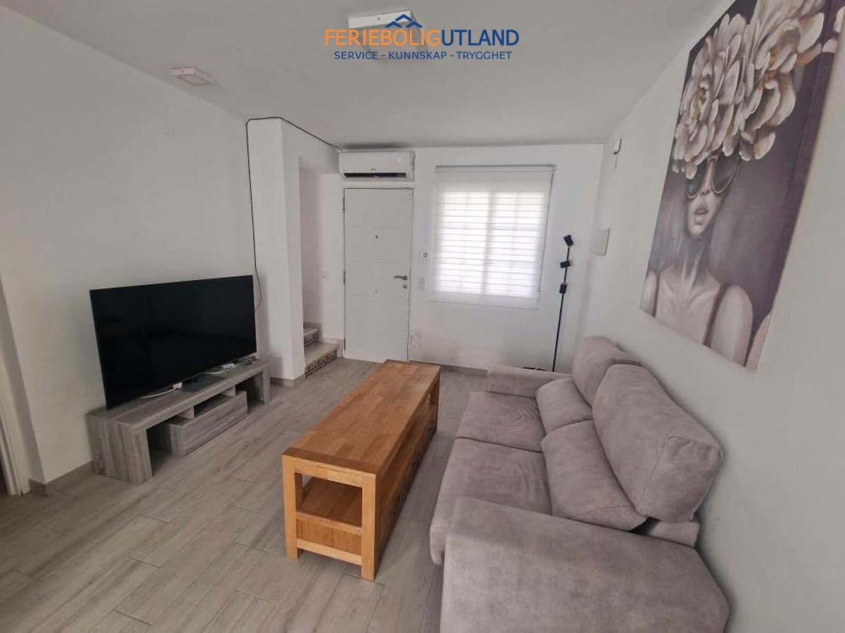 2 bedroom Townhouse for sale in Torrevieja with pool - € 130,000 (Ref: 10042024)