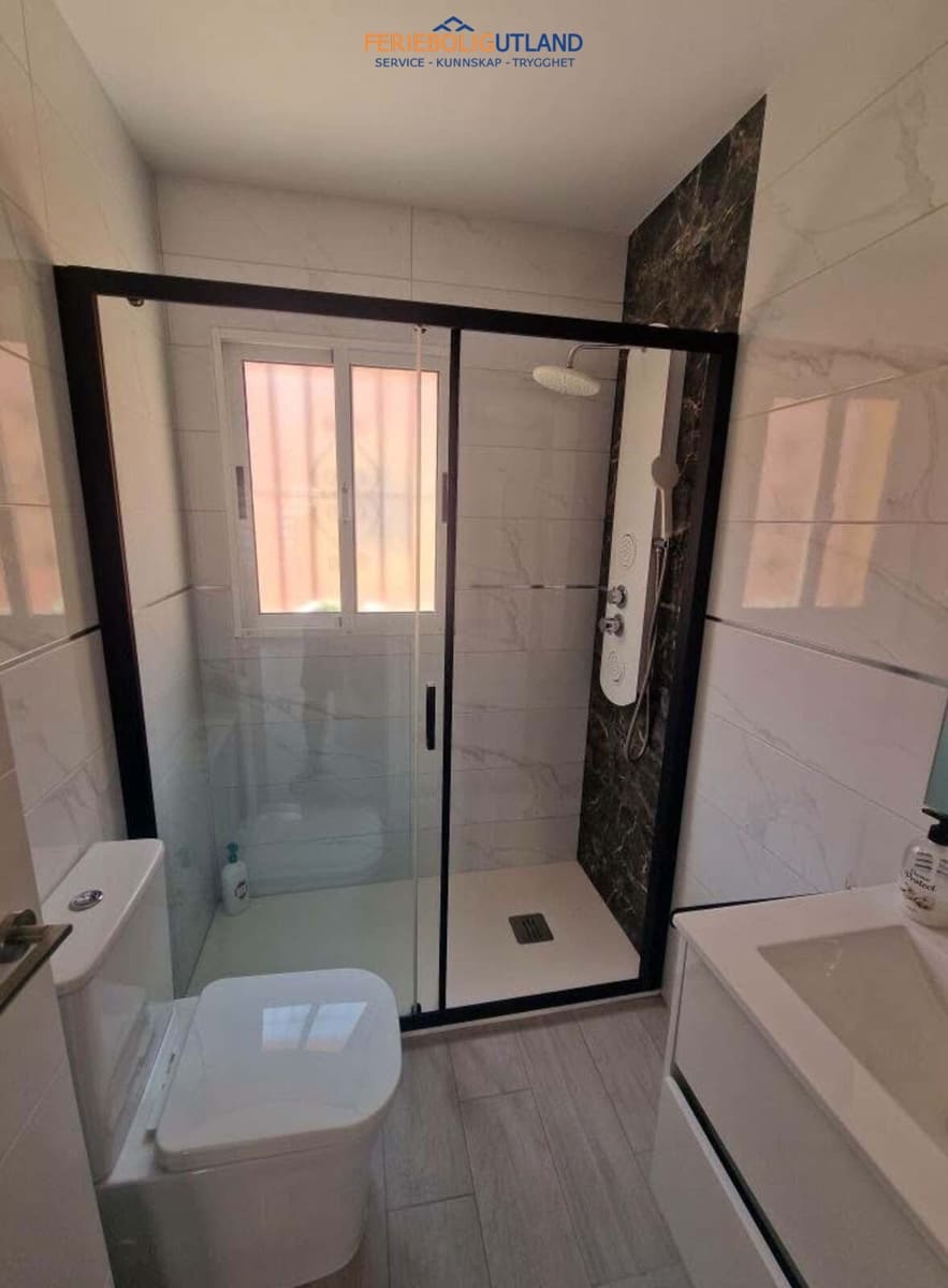 2 bedroom Townhouse for sale in Torrevieja with pool - € 130,000 (Ref: 10042024)