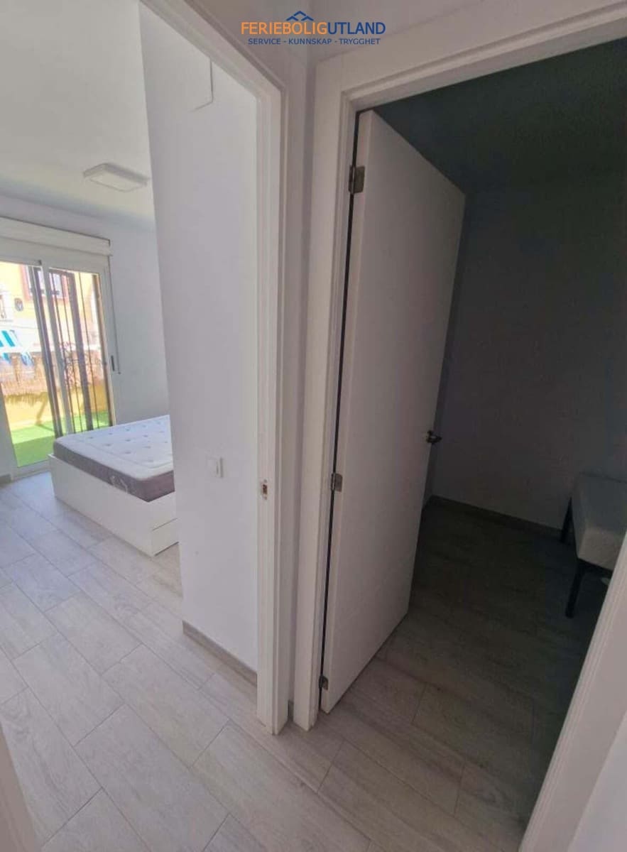 2 bedroom Townhouse for sale in Torrevieja with pool - € 130,000 (Ref: 10042024)