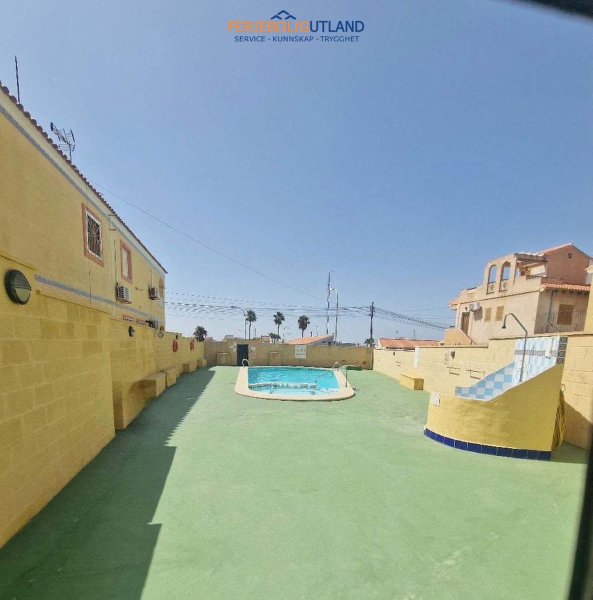 2 bedroom Townhouse for sale in Torrevieja with pool - € 130,000 (Ref: 10042024)