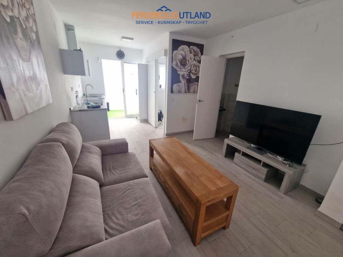 2 bedroom Townhouse for sale in Torrevieja with pool - € 130,000 (Ref: 10042024)