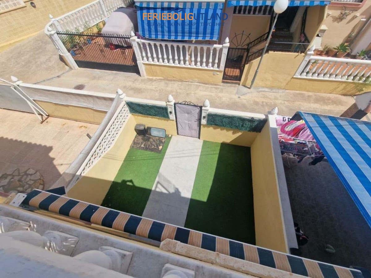 2 bedroom Townhouse for sale in Torrevieja with pool - € 130,000 (Ref: 10042024)