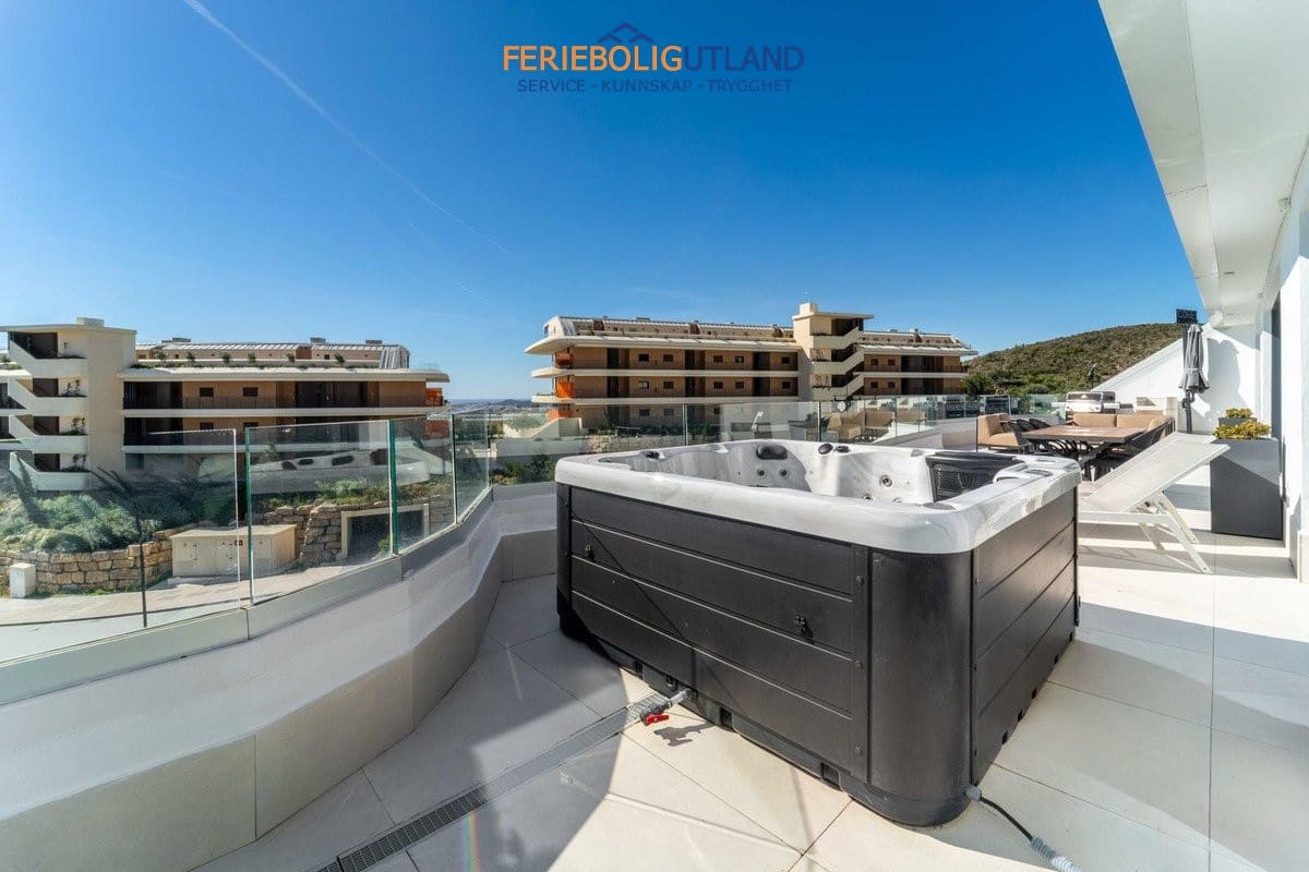 3 bedroom Penthouse for sale in Benalmadena with pool garage - € 1,299,000 (Ref: 10043362)