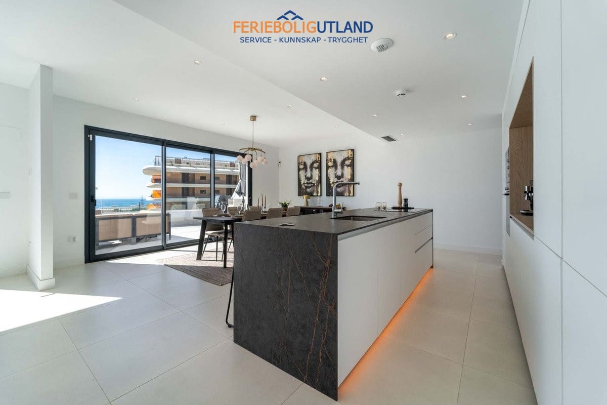 3 bedroom Penthouse for sale in Benalmadena with pool garage - € 1,299,000 (Ref: 10043362)