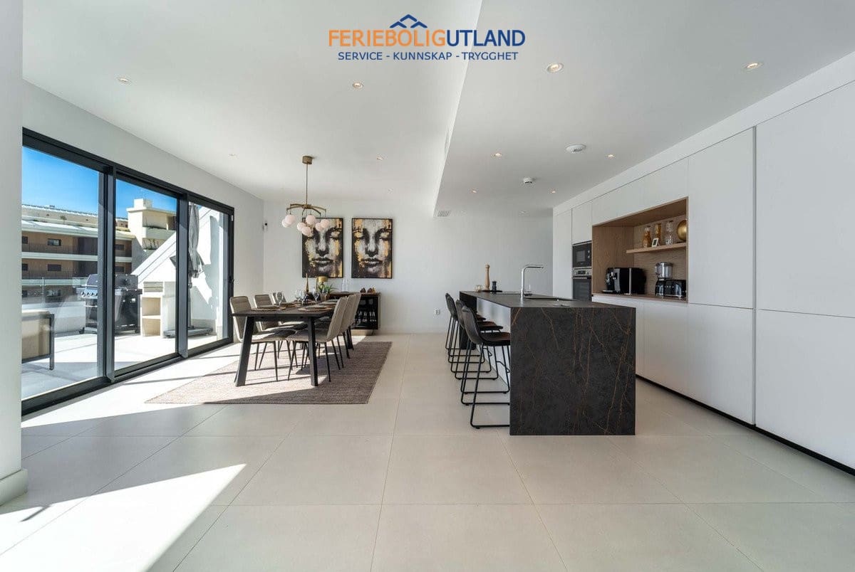 3 bedroom Penthouse for sale in Benalmadena with pool garage - € 1,299,000 (Ref: 10043362)