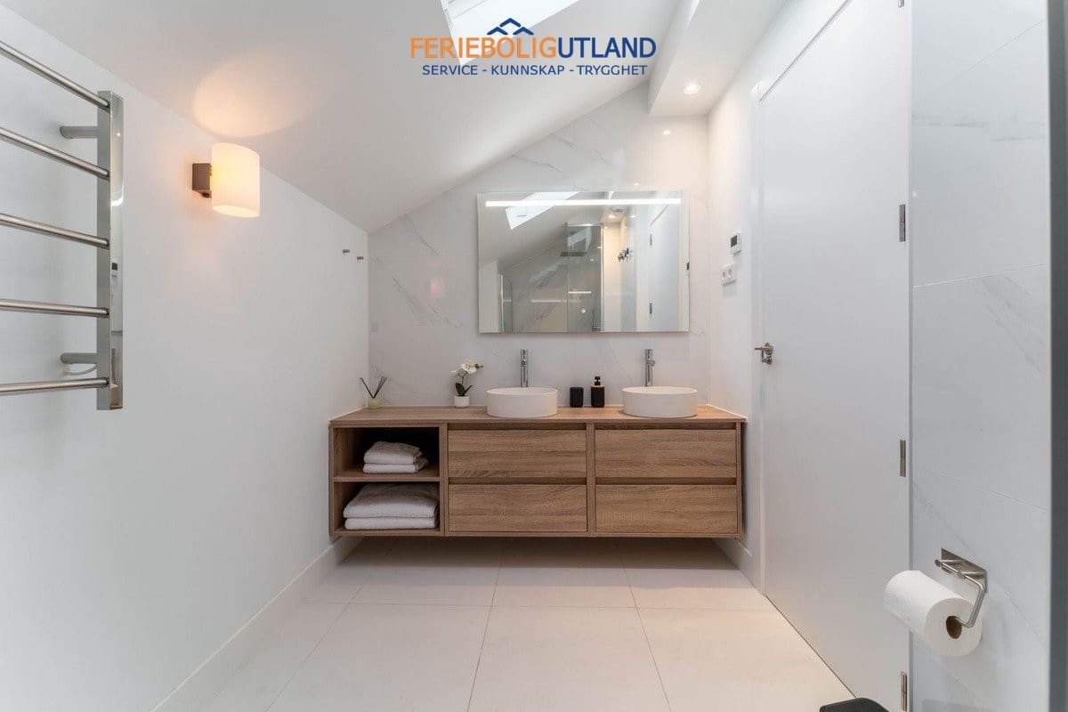 3 bedroom Penthouse for sale in Benalmadena with pool garage - € 1,299,000 (Ref: 10043362)