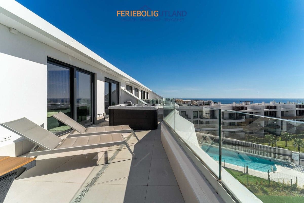 3 bedroom Penthouse for sale in Benalmadena with pool garage - € 1,299,000 (Ref: 10043362)