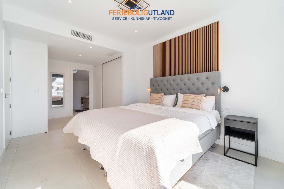 3 bedroom Penthouse for sale in Benalmadena with pool garage - € 1,299,000 (Ref: 10043362)