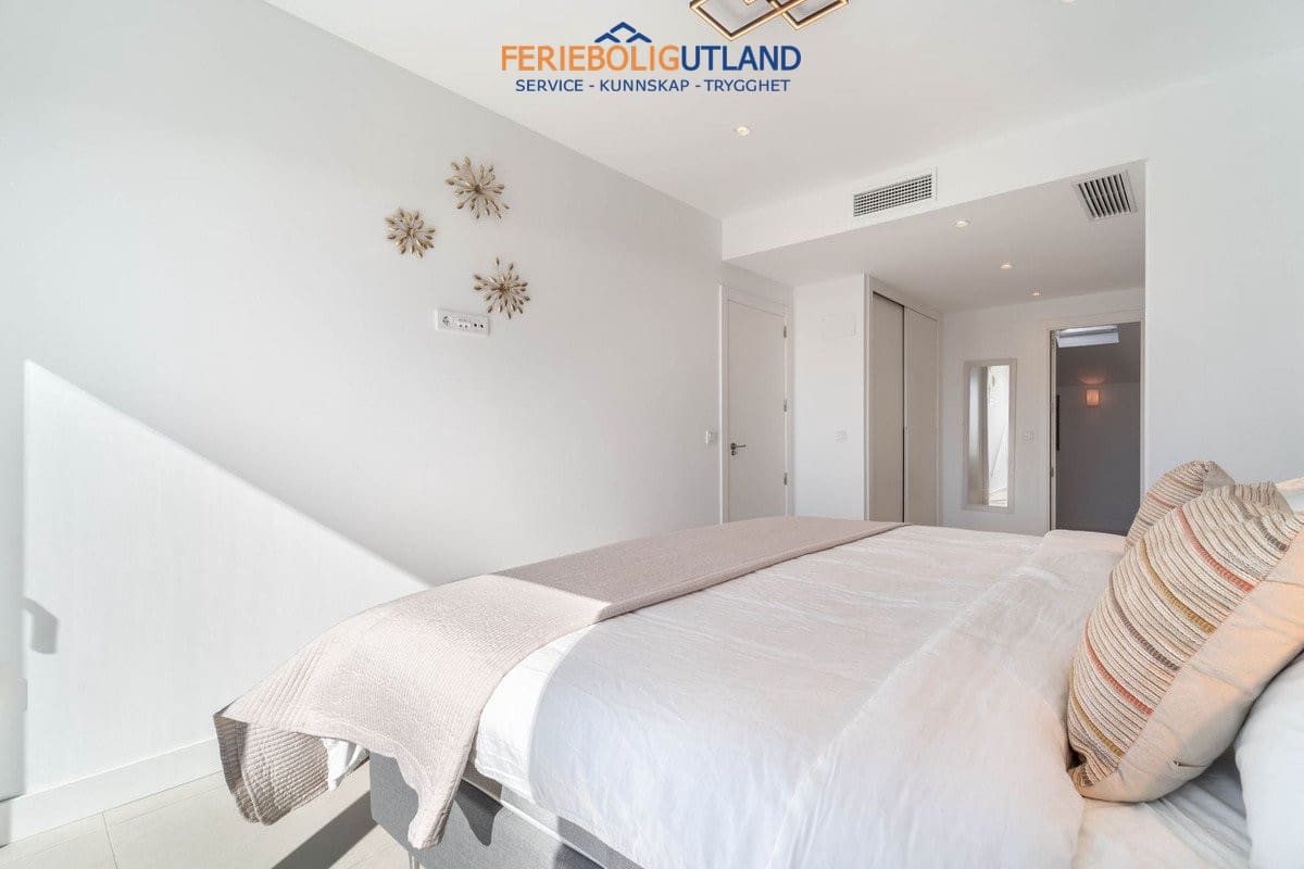 3 bedroom Penthouse for sale in Benalmadena with pool garage - € 1,299,000 (Ref: 10043362)
