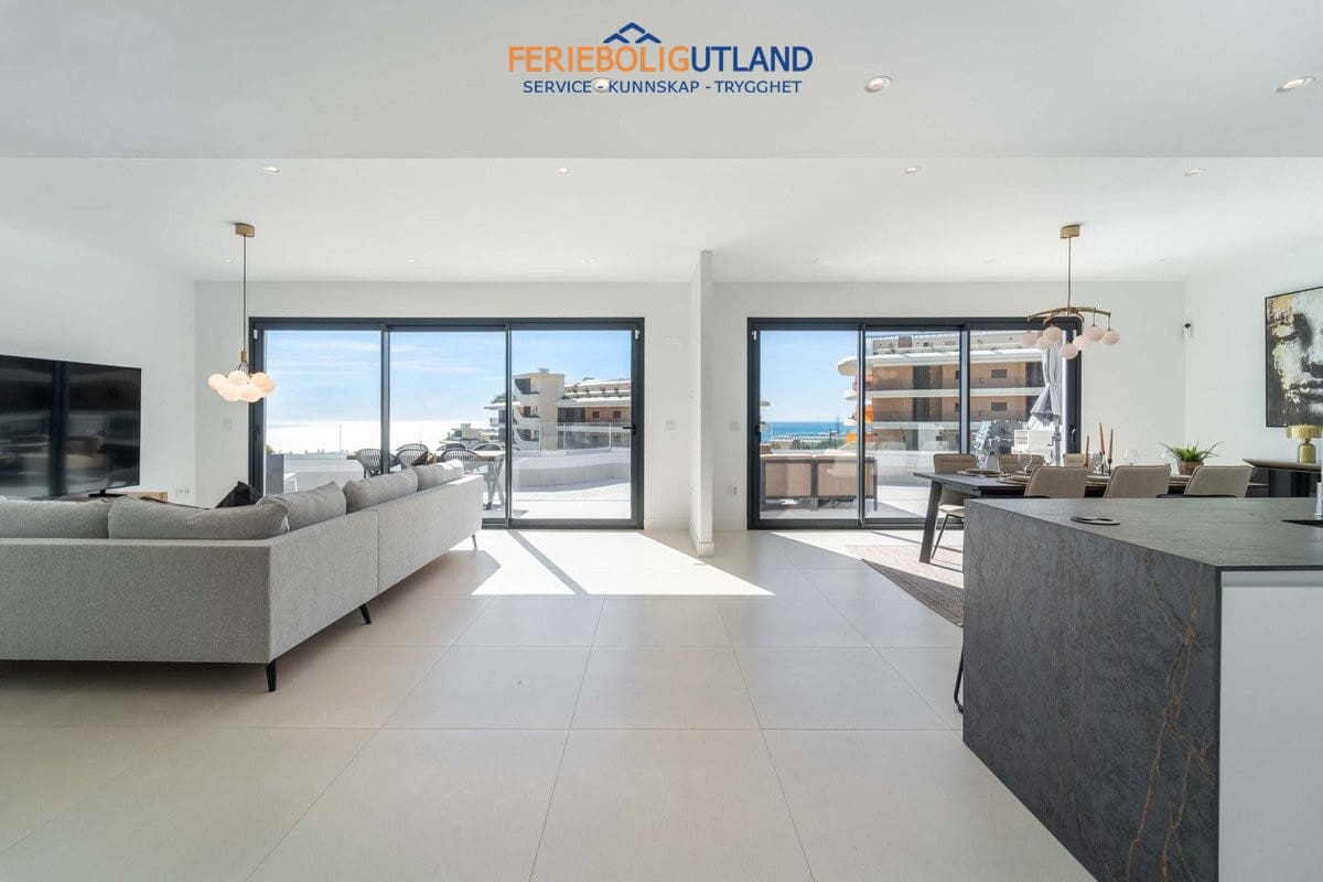 3 bedroom Penthouse for sale in Benalmadena with pool garage - € 1,299,000 (Ref: 10043362)