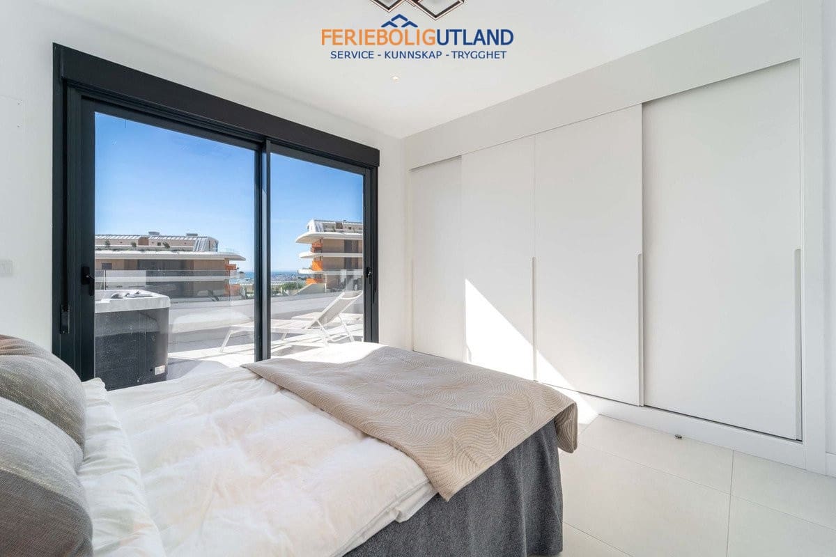 3 bedroom Penthouse for sale in Benalmadena with pool garage - € 1,299,000 (Ref: 10043362)