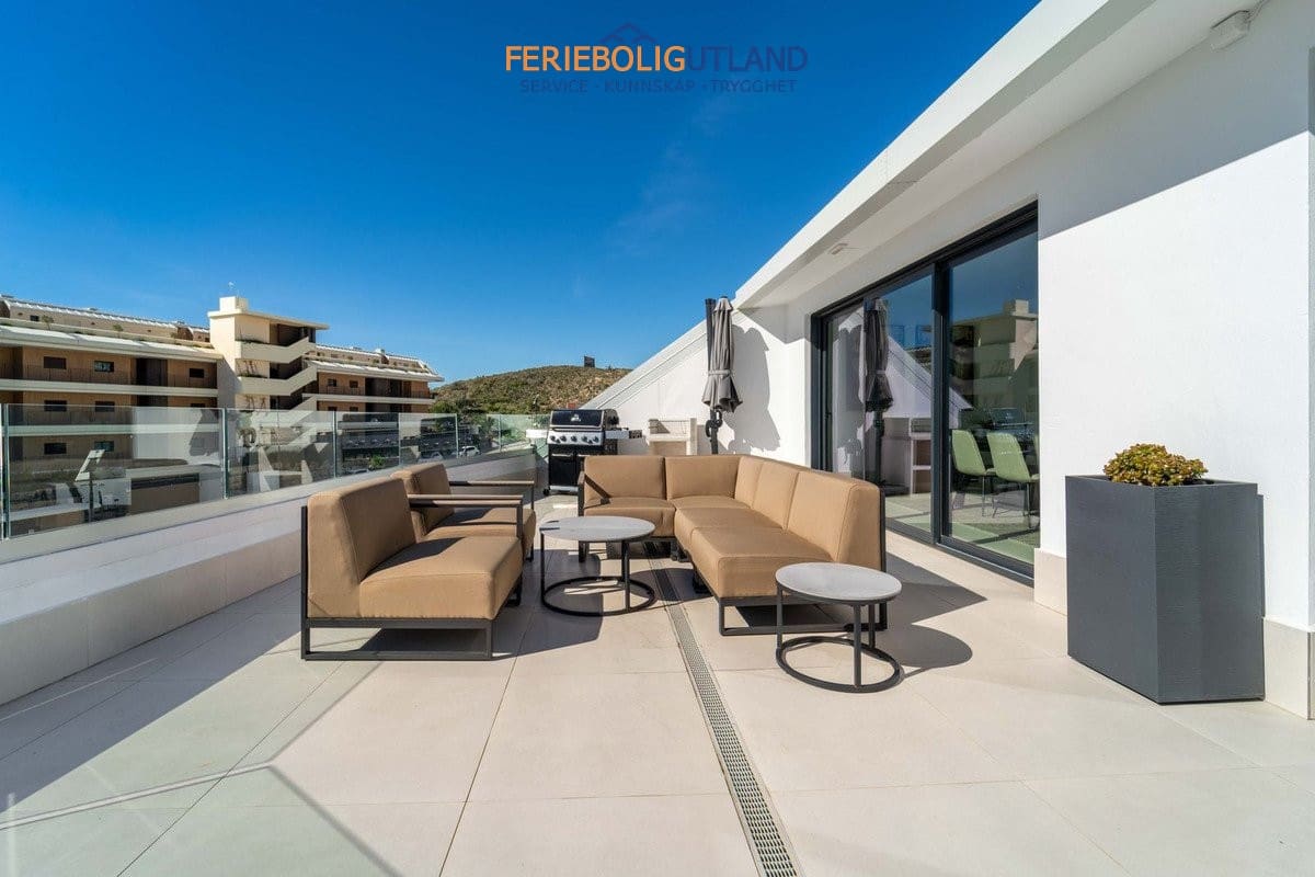 3 bedroom Penthouse for sale in Benalmadena with pool garage - € 1,299,000 (Ref: 10043362)