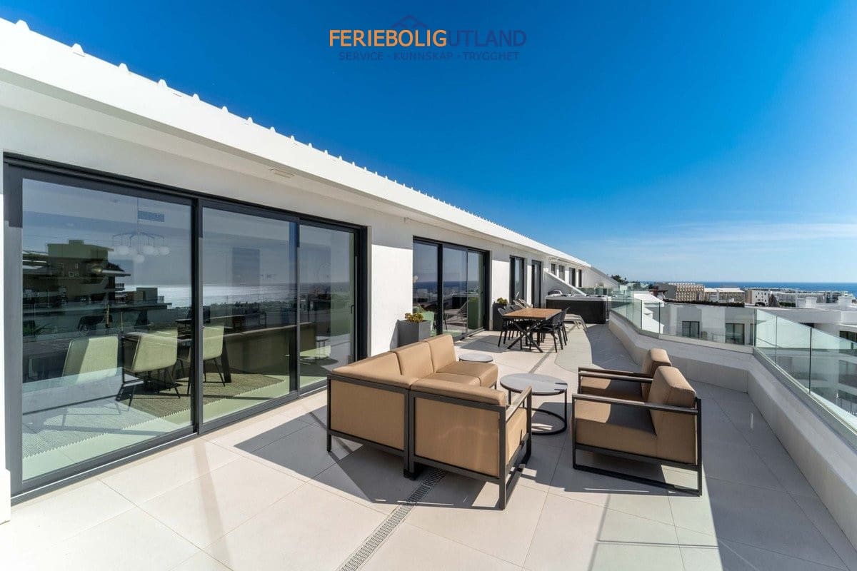 3 bedroom Penthouse for sale in Benalmadena with pool garage - € 1,299,000 (Ref: 10043362)